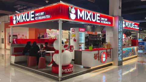 tienda mixue en un centro comercial