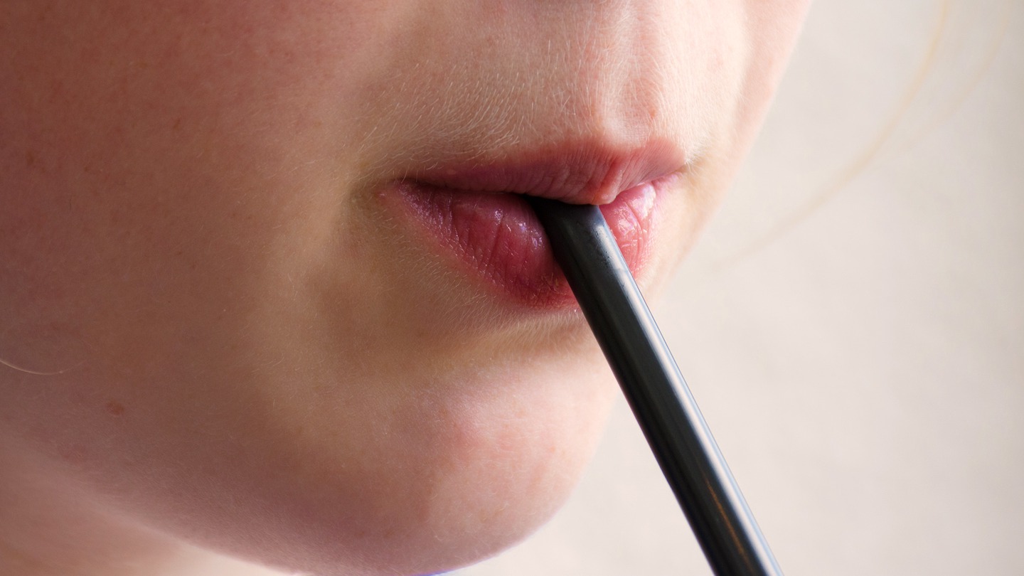 como afectan pajitas plastico oceano y tortugas marinas