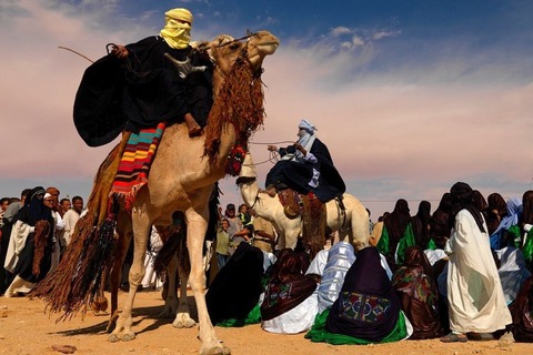 como se han adaptado los hombres a vivir en el desierto