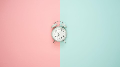 cual es diferencia reloj 12 horas y 24 horas