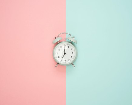 cual es diferencia reloj 12 horas y 24 horas