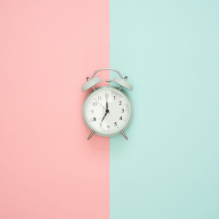 cual es diferencia reloj 12 horas y 24 horas