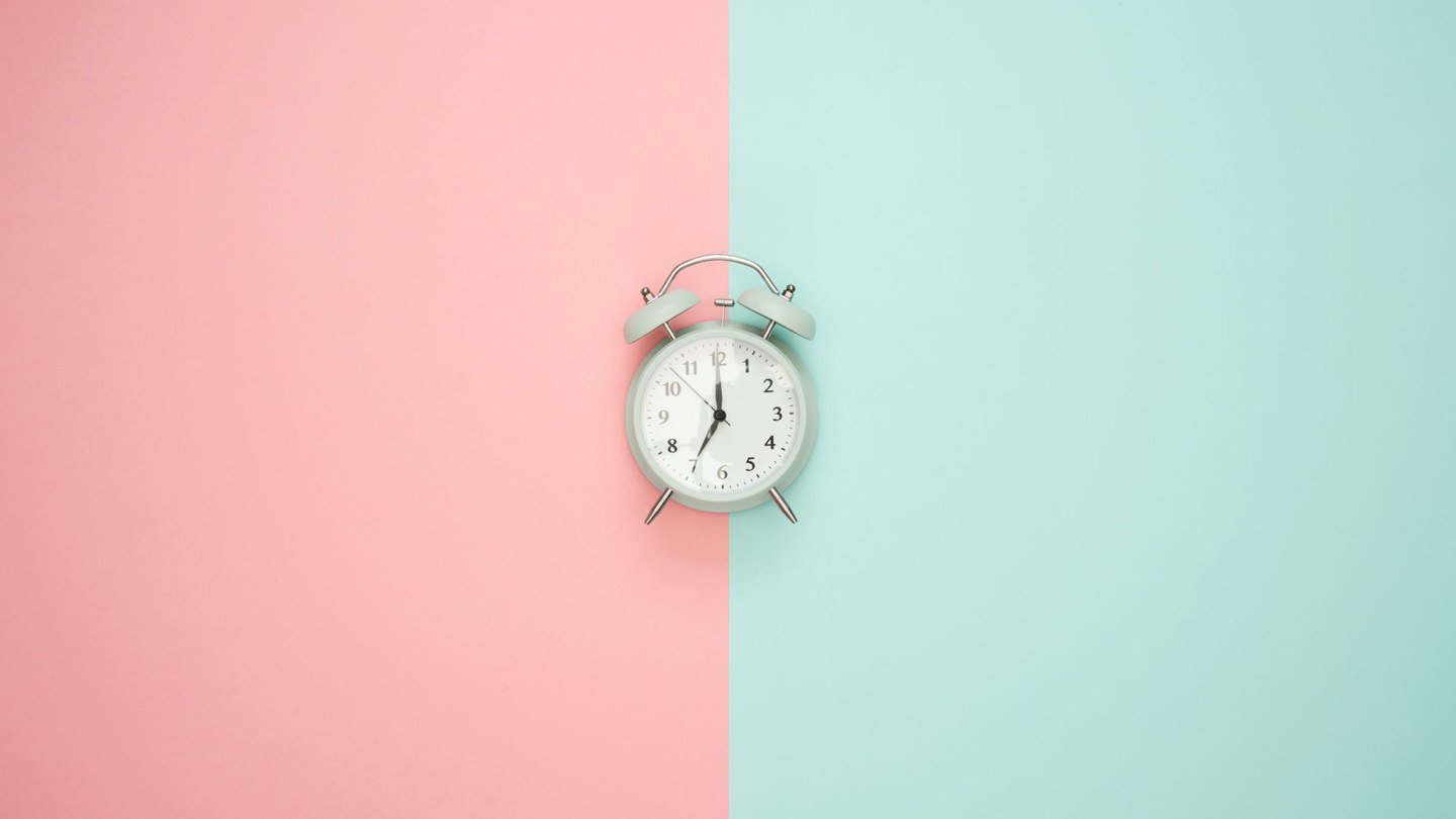 cual es diferencia reloj 12 horas y 24 horas