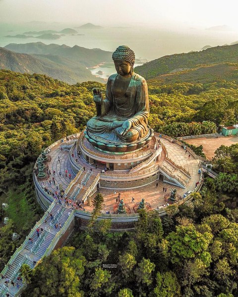 tia n tan buddha statue
