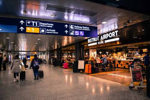 cuanto tiempo se puede estar en el aeropuerto