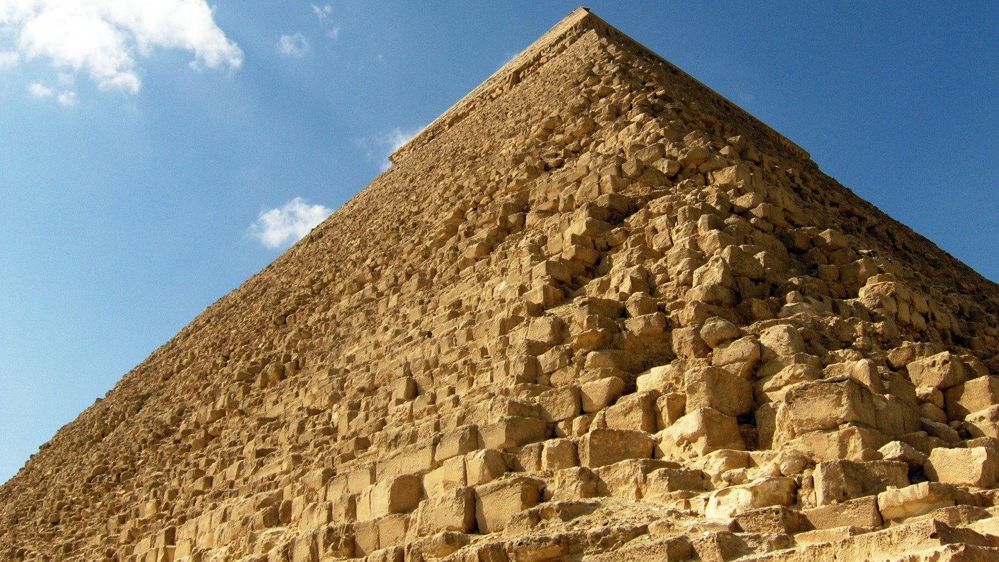 que materiales utilizaron construir piramides giza
