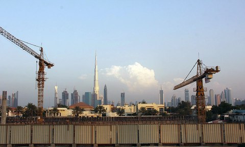 dubai gruas