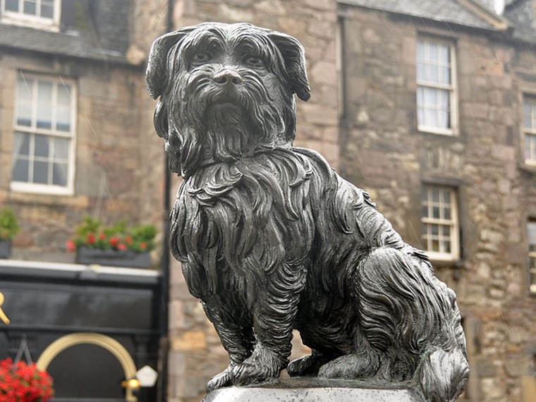 cementerio greyfriars estatua de bobby escocia