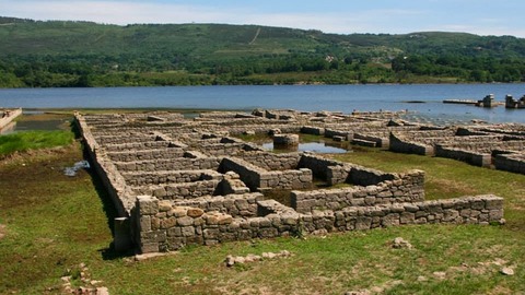 aquis querquennis visita las ruinas de un campamento militar romano y sus aguas termales