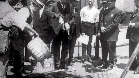 el gobierno americano envenenó intencionadamente suministros de alcohol, provocando la muerte de más de 10.000 ciudadanos