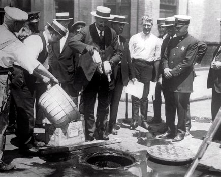 el gobierno enveneno suministros alcohol causando 10000 muertes