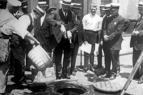 el gobierno enveneno suministros alcohol causando 10000 muertes