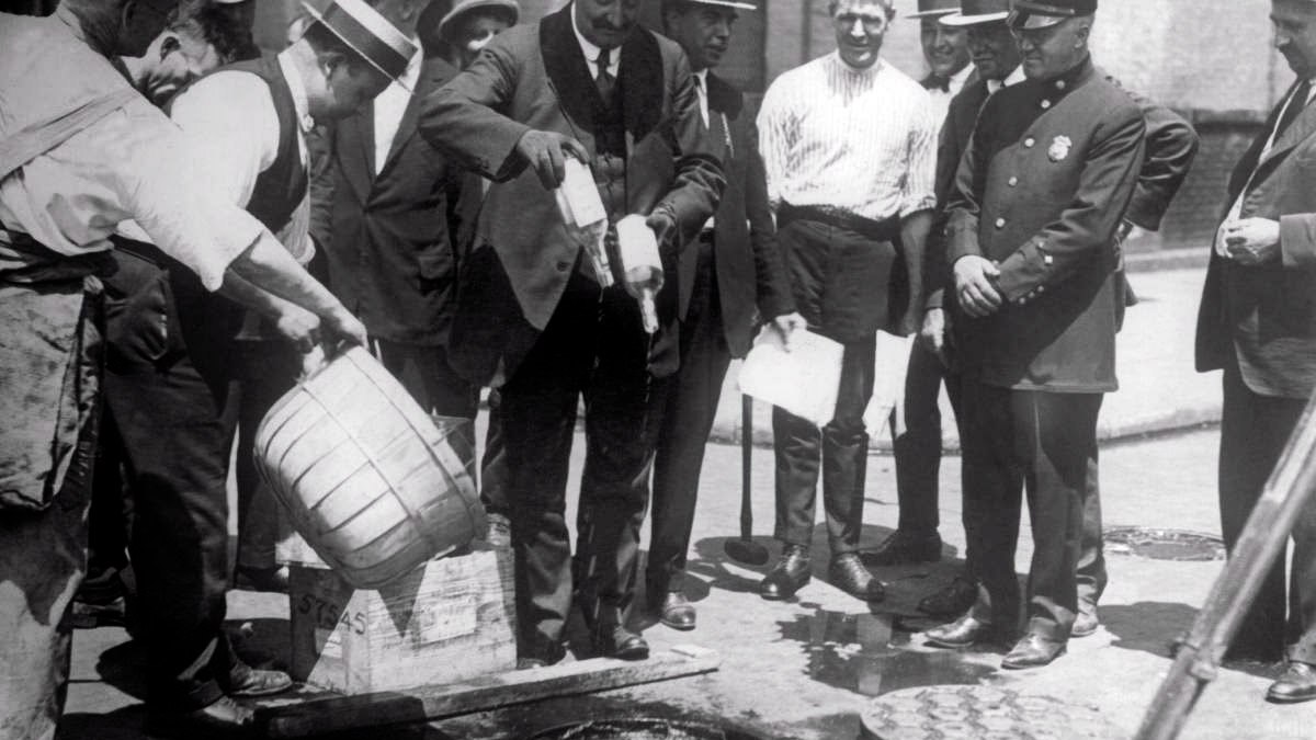 el gobierno enveneno suministros alcohol causando 10000 muertes