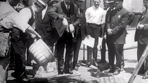 el gobierno enveneno suministros alcohol causando 10000 muertes