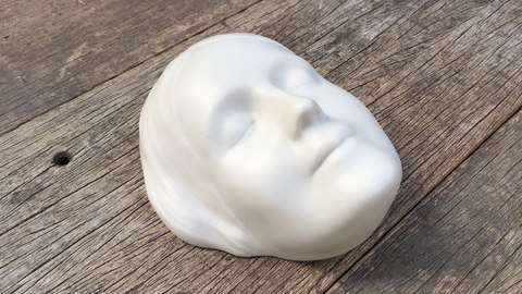 como una chica muerta en paris acabo labios mas besados historia