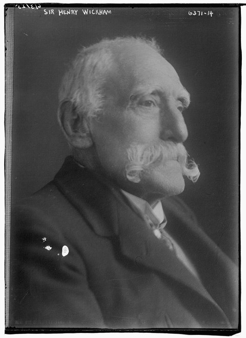 Retrato antiguo en blanco y negro de un hombre mayor con bigote y traje