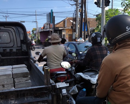 alquilar moto bali