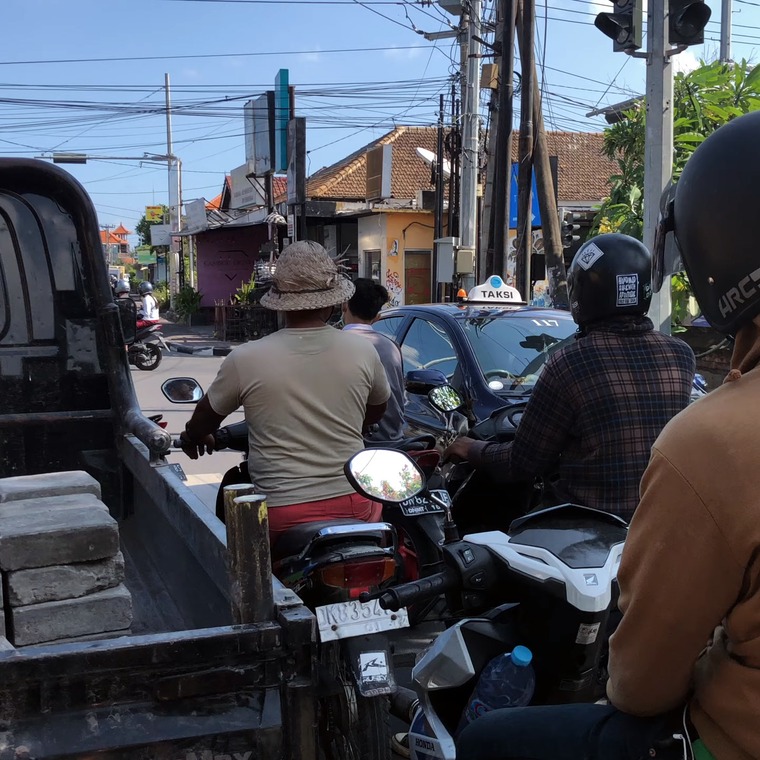 alquilar moto bali