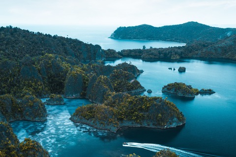 cuantas islas tiene indonesia