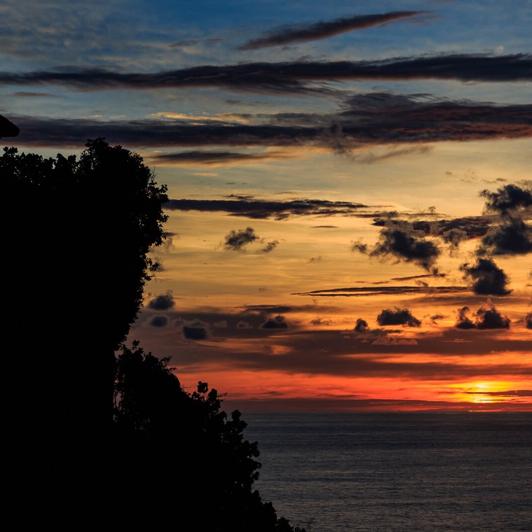 que ver sur de bali uluwatu