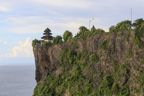 templo uluwatu acantilado