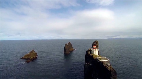 el impresionante faro de thridrangar