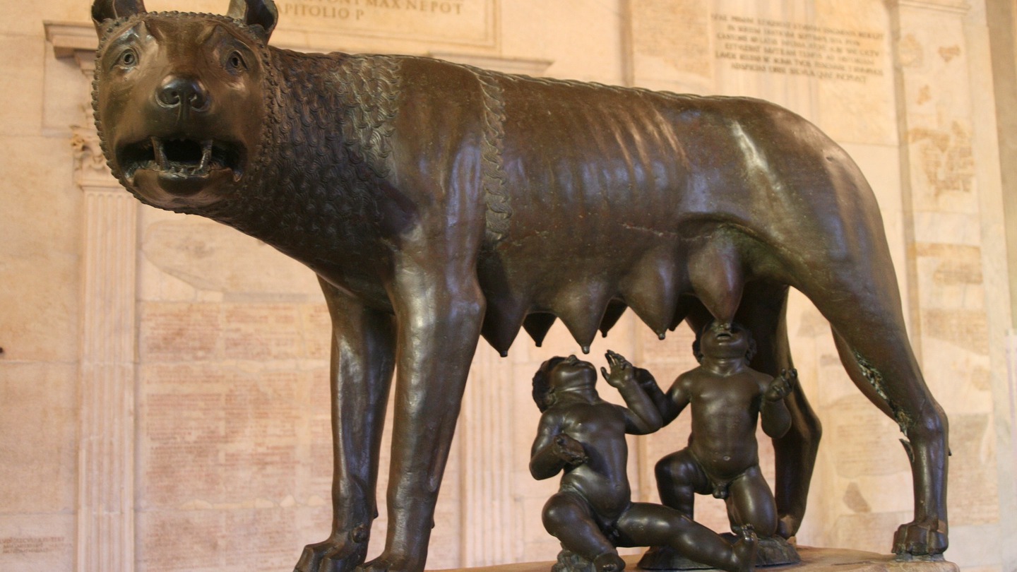 cuando se fundo roma mitologia