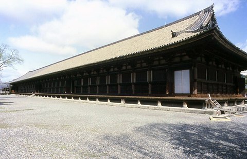 santuario exterior sanjusangendo kioto japon