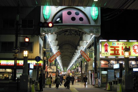 calle tenjinbashisuji osaka japon