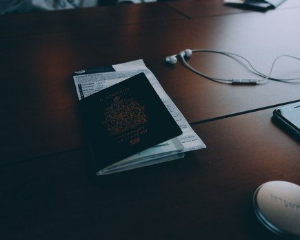 no dejar pasaporte como fianza