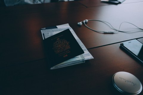 no dejar pasaporte como fianza