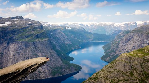 trolltunga rock