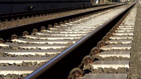 por que los trenes circulan por la izquierda