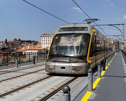 guía para usar el metro de oporto zonas, billetes, mejores tarifas, horarios, etc.