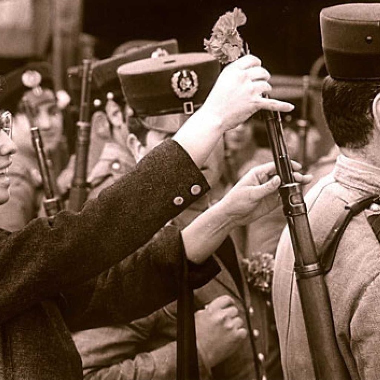 revolución de los claveles