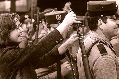 revolución de los claveles