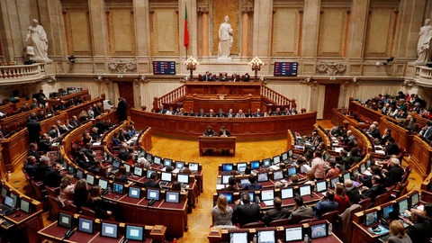 ¿ qué tipo de gobierno tiene portugal?