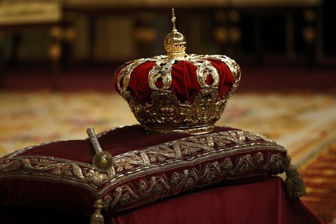 que es monarquia constitucional