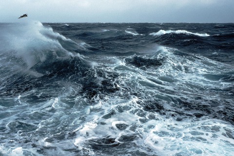 que oceano es mas calido