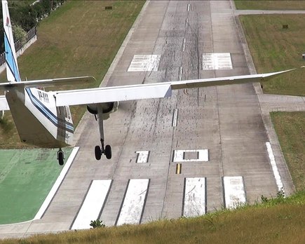 que significan numeros en las pistas de los aeropuertos