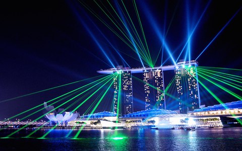 espectaculo luces marina bay sands lejos