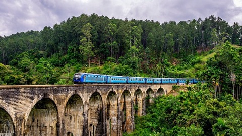 el famoso puente de los nueve arcos de sri lanka