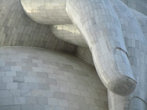 Detalle de la mano de mármol blanco del Big Buddha