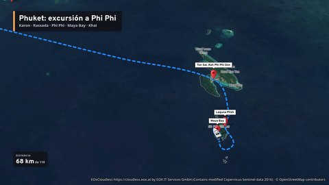 Fotograma del vídeo con la vista inclinada de las islas Phi Phi, la ruta azul discontinua y los carteles de Ton Sai, laguna Pileh y Maya Bay